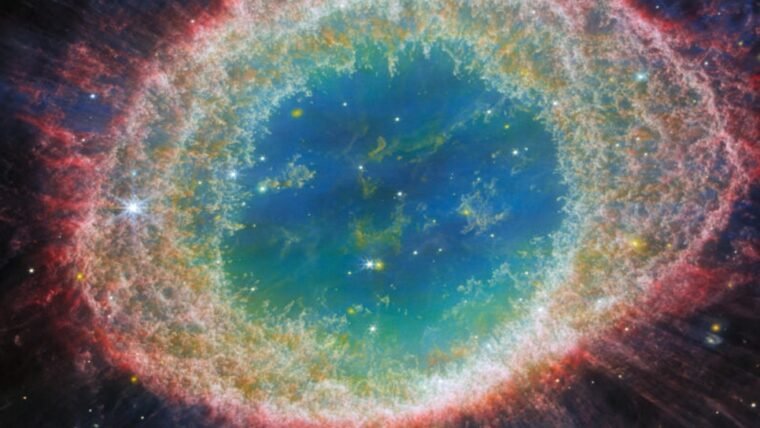 Telescópio James Webb capta novas imagens da Nebulosa do Anel