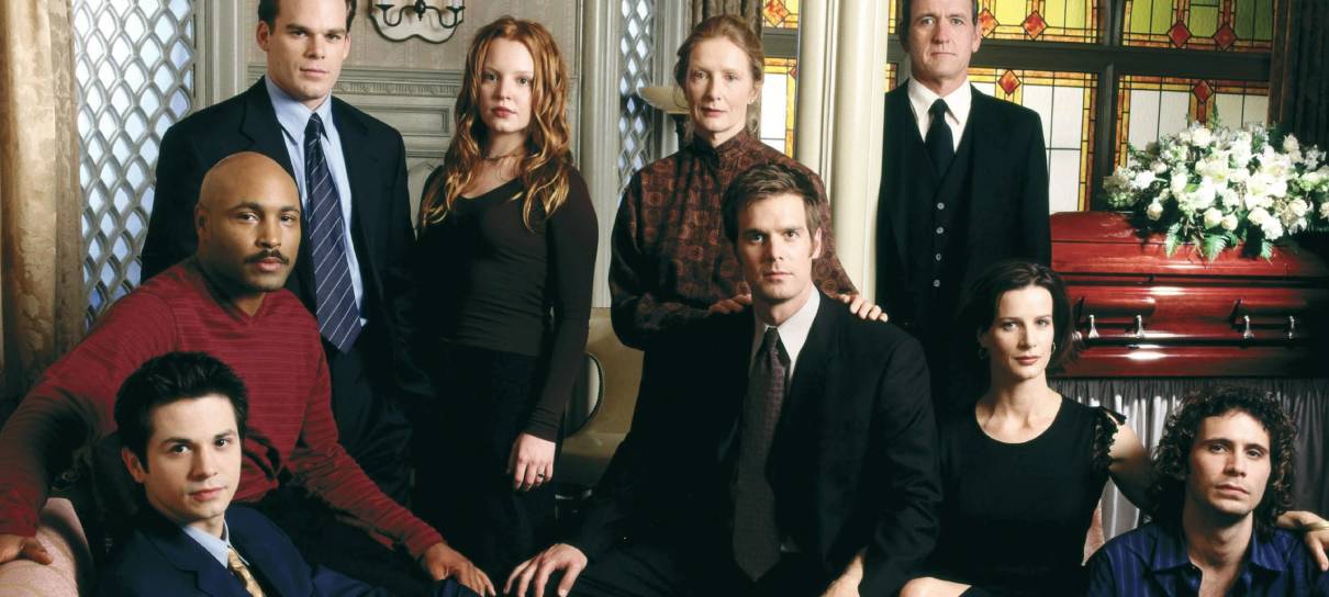 George R.R. Martin escolhe A Sete Palmos como melhor finale da TV