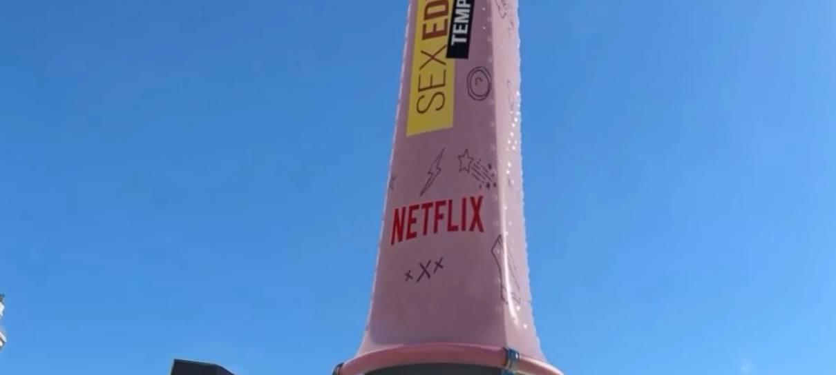 Netflix põe camisinha em monumento para divulgação dura de Sex Education