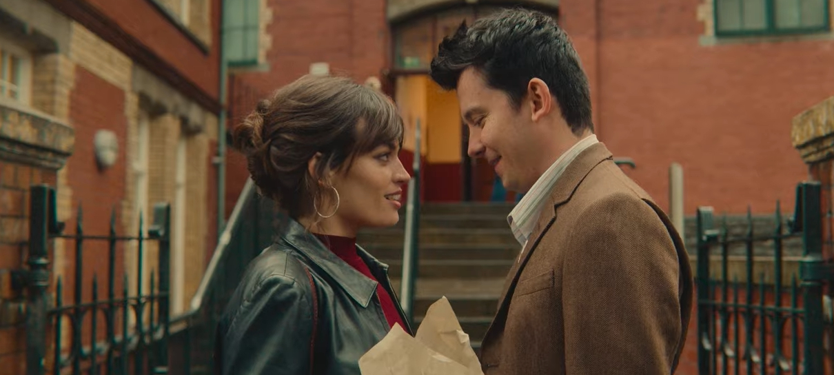 Temporada final de Sex Education ganha trailer em clima de despedida