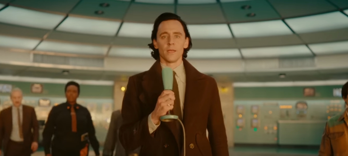 Loki' corre contra o tempo em novo teaser da 2ª temporada; Confira! -  CinePOP