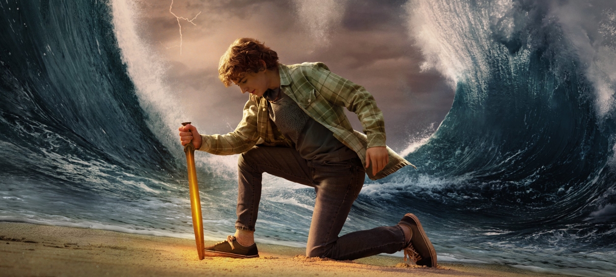 Percy Jackson separa o mar em novo cartaz da série do Disney+