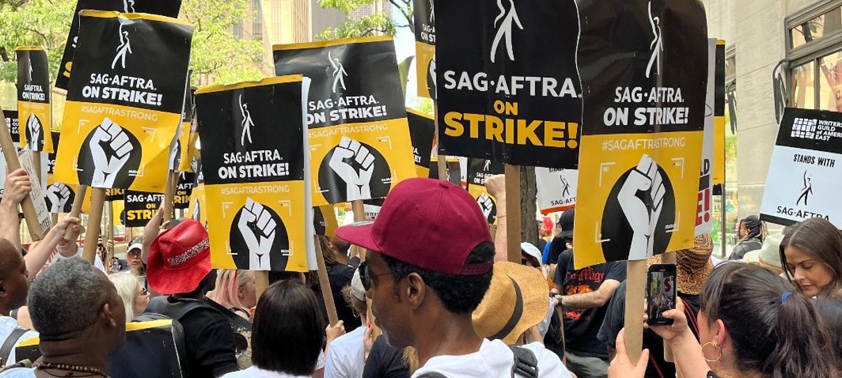 Após acordo de roteiristas, SAG pede retomada de negociações por fim de greve