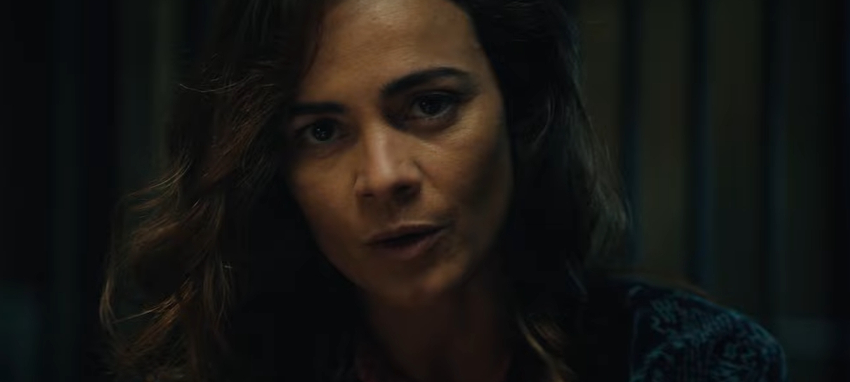 Alice Braga e Ben Affleck tentam resolver mistério em trailer de novo filme