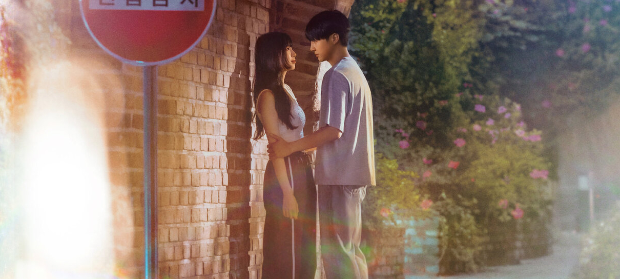 Ex-estrela do k-pop vive romance universitário no trailer de Doona!