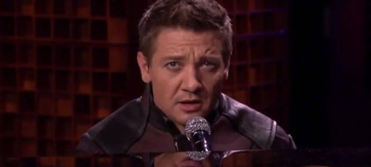 Jeremy Renner anuncia disco com músicas compostas em recuperação