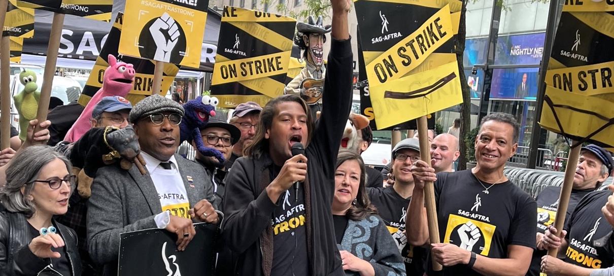 Atores de Hollywood pressionam sindicato por fim da greve