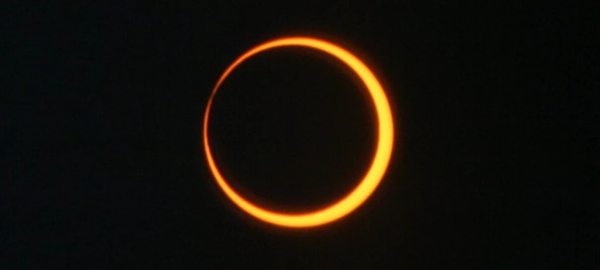 Eclipse solar anular será visível no Brasil neste sábado (14)