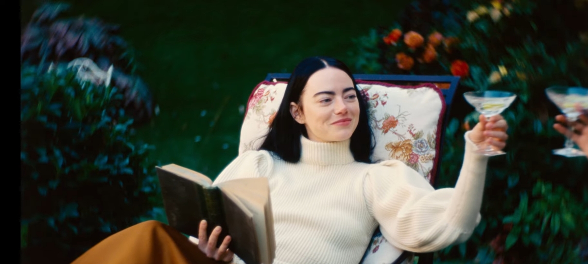 Emma Stone curte a vida em nova prévia de Pobres Criaturas