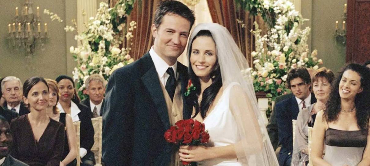 Matthew Perry vetou traição de Chandler a Monica em Friends, diz atriz