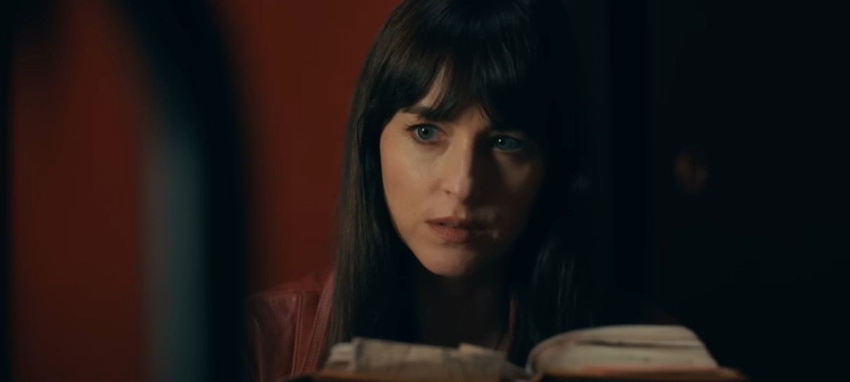 Dakota Johnson fala sobre Madame Teia e Marvel em novo vídeo