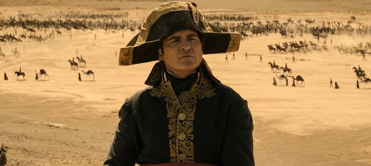 Joaquin Phoenix diz que Napoleão historicamente correto seria "chato pra c*ralho"