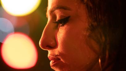 Cinebiografia de Amy Winehouse ganha nova foto com a cantora