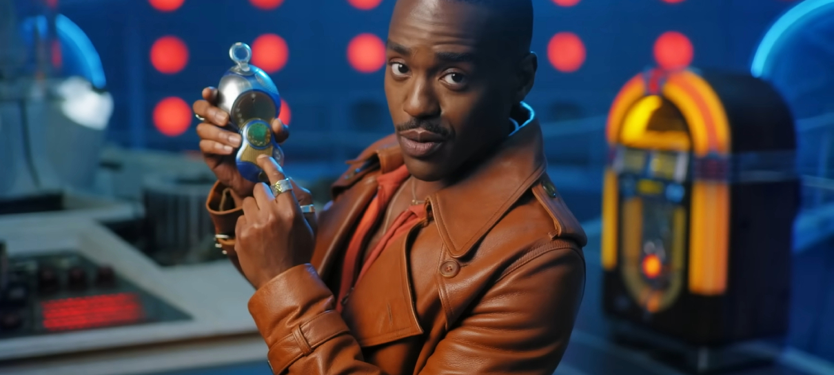 Ncuti Gatwa apresenta nova Chave de Fenda Sônica em vídeo de Doctor Who