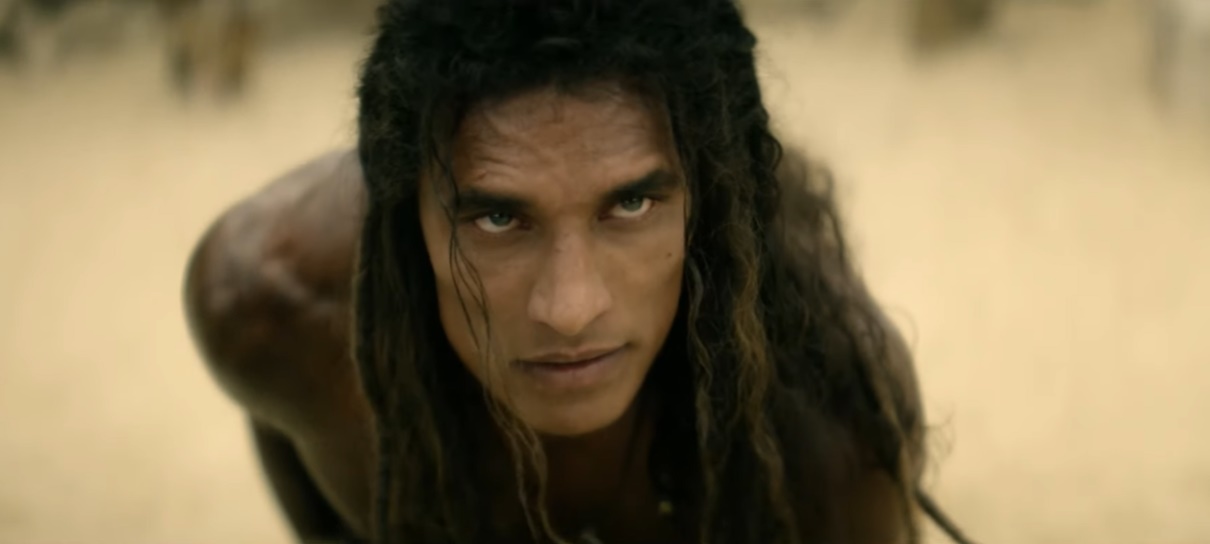 Rebel Moon ganha prévia com Staz Nair e criatura alienígena voadora; assista