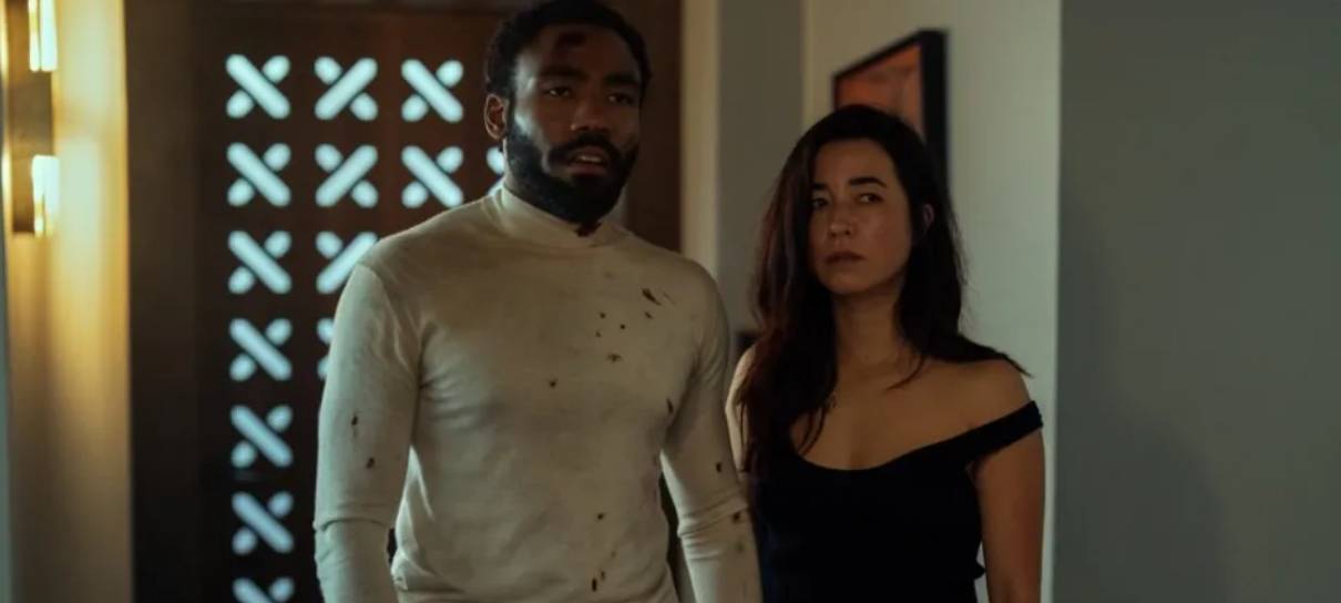 Donald Glover vive amor violento em teaser de Sr. e Sra. Smith