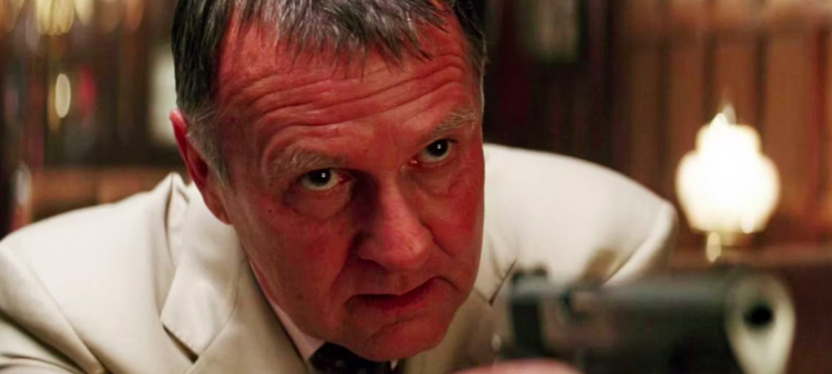 Tom Wilkinson, ator de Batman Begins e O Grande Hotel Budapeste, morre aos 75 anos