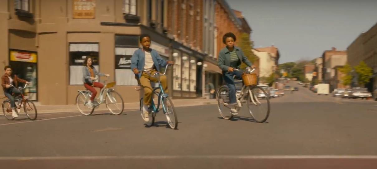 Série de It, Welcome to Derry ganha imagens em teaser da HBO Max