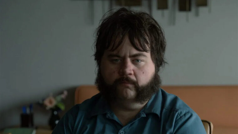 Paul Walter Hauser em Black Bird (Apple TV+/Reprodução)