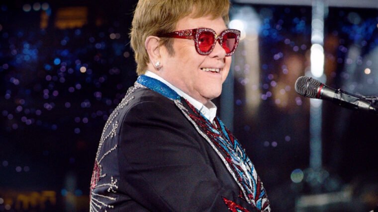 Elton John se torna EGOT com vitória no Emmy Awards 2023