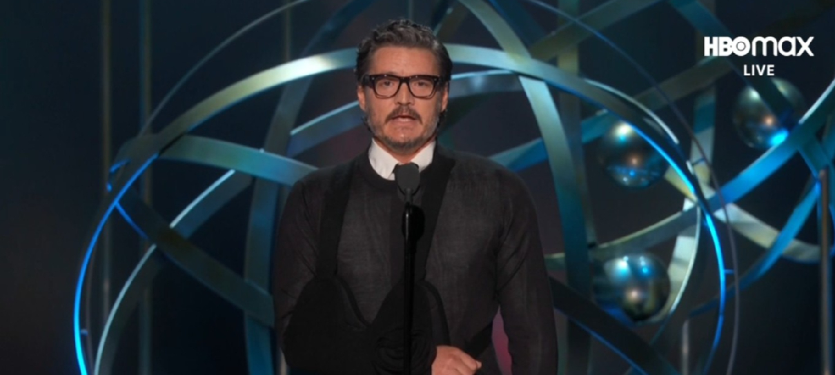 Pedro Pascal brinca sobre braço machucado no Emmy: “Kieran Culkin me surrou”