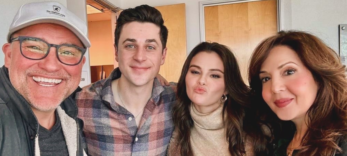 Elenco de Os Feiticeiros de Waverly Place se reúne em fotos