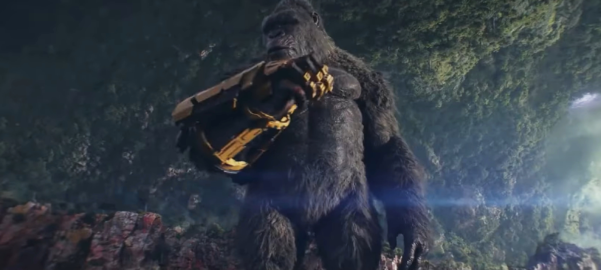 Gorilão ostenta luva mecânica em novo trailer de Godzilla e Kong