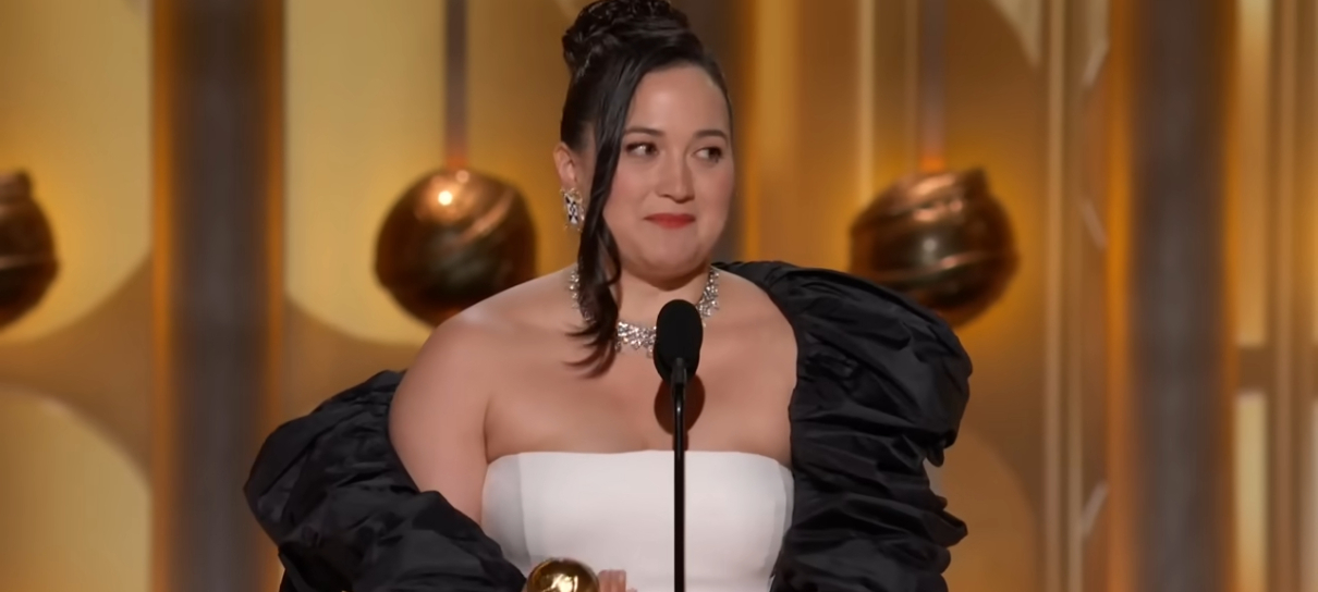 Lily Gladstone se torna primeira atriz indígena a ganhar Globo de Ouro