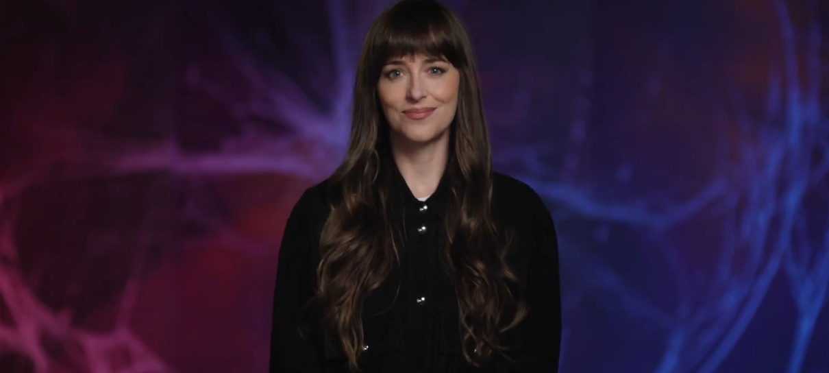 Dakota Johnson e diretora de Madame Teia virão ao Brasil divulgar filme