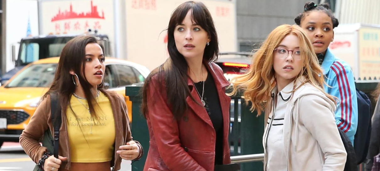 Madame Teia se passa "em um mundo isolado" dos outros filmes da Sony, diz diretora