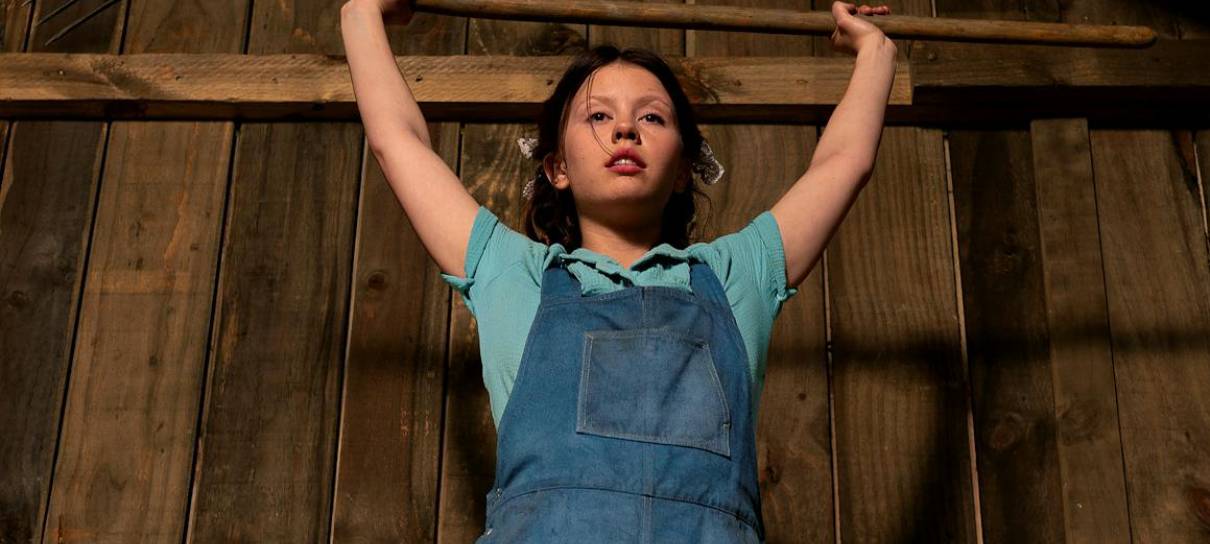 Mia Goth é processada por suposta agressão em set de filmagem