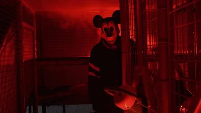 Mickey Mouse vira assassino em filme de terror; veja o trailer