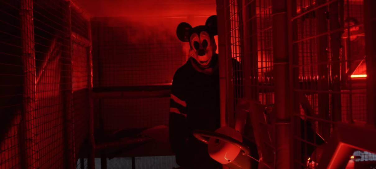 Mickey Mouse vira assassino em filme de terror; veja o trailer