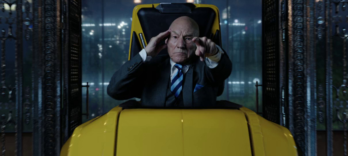 Patrick Stewart odiou gravar cena de Doutor Estranho 2 sozinho em fundo azul