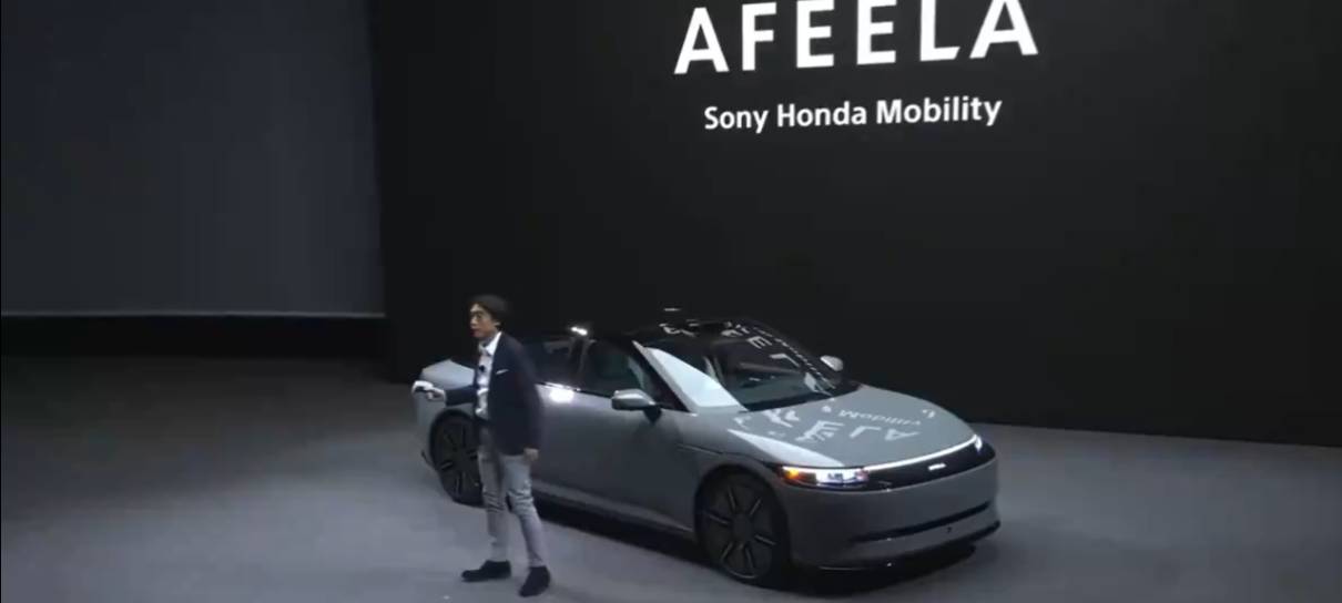 Sony demonstra carro movido por controle de PS5 na CES 2024