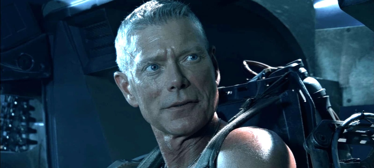 Stephen Lang comemora retomada das gravações de Avatar 4 com foto no set