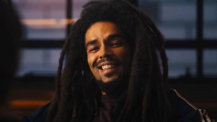 Cinebiografia Bob Marley: One Love pena para cumprir o que promete | Crítica