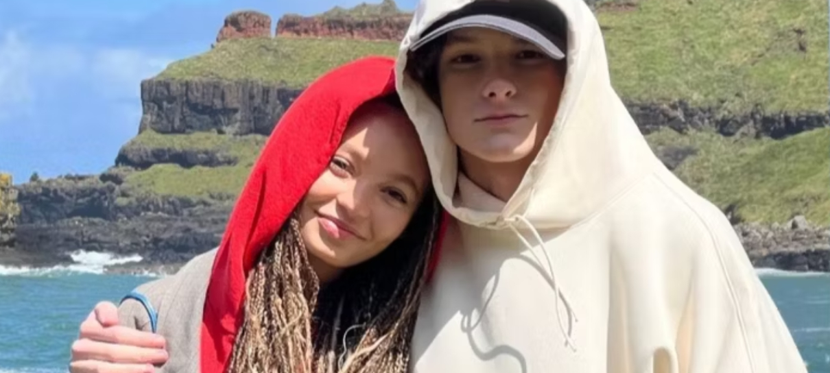 Estrelas do live-action de Como Treinar o Seu Dragão aparecem juntas em foto