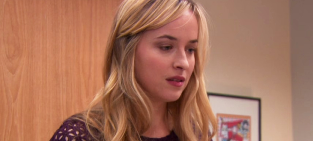 Dakota Johnson brinca com participação em The Office: "O pior momento da minha vida"