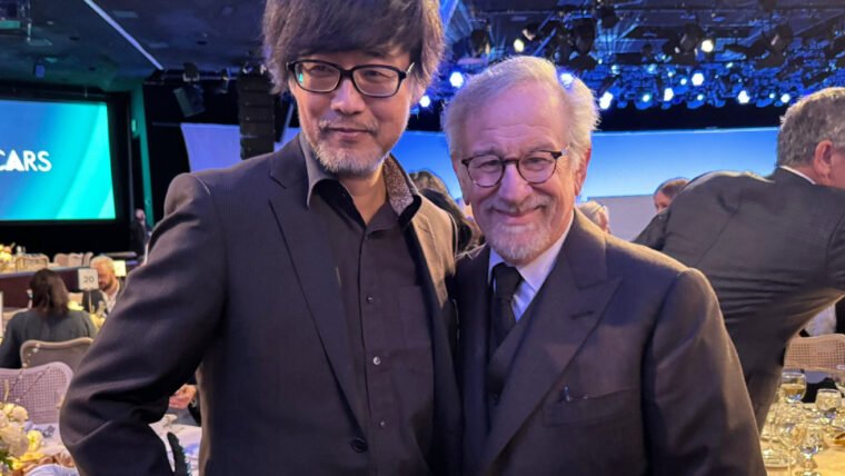 Diretor de Godzilla Minus One chora em encontro com Spielberg