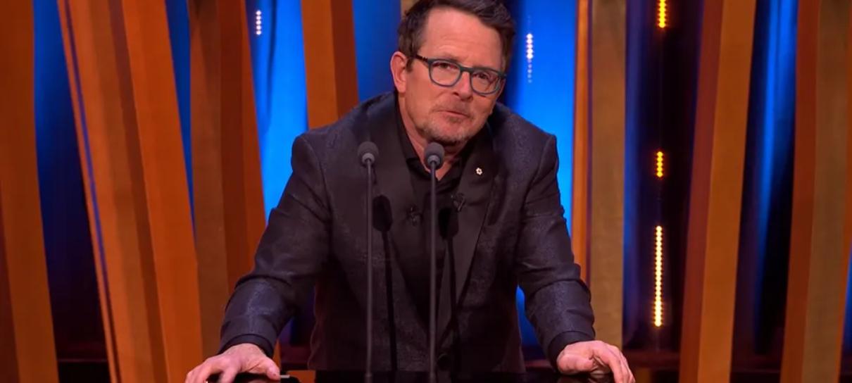 Michael J. Fox emociona artistas e fãs com aparição surpresa no BAFTA 2024