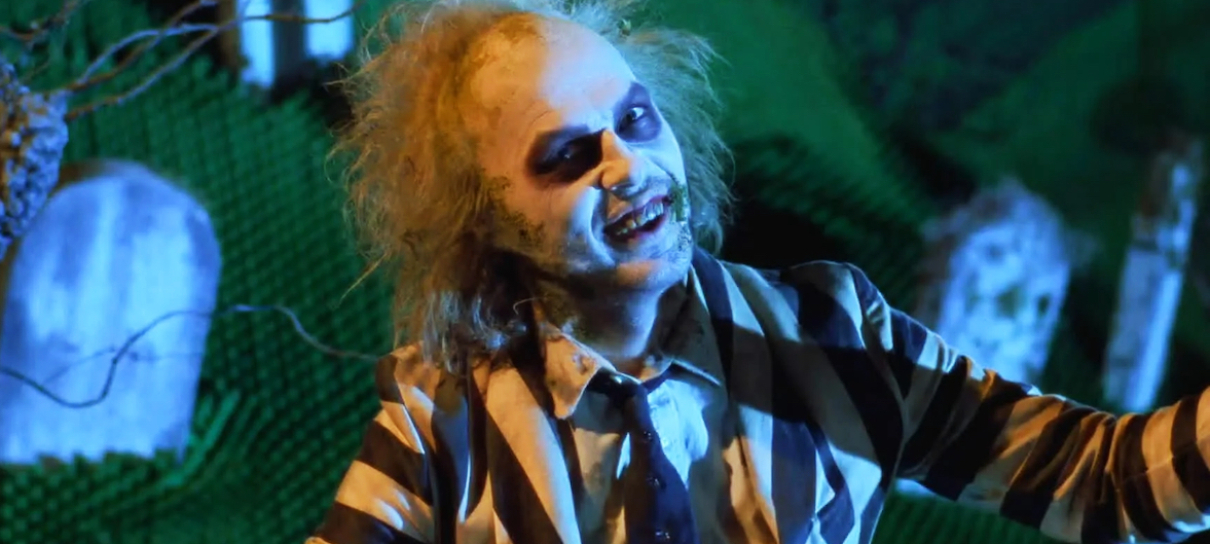 Michael Keaton fala sobre pouco CGI em Beetlejuice 2: "Simplesmente muito divertido"