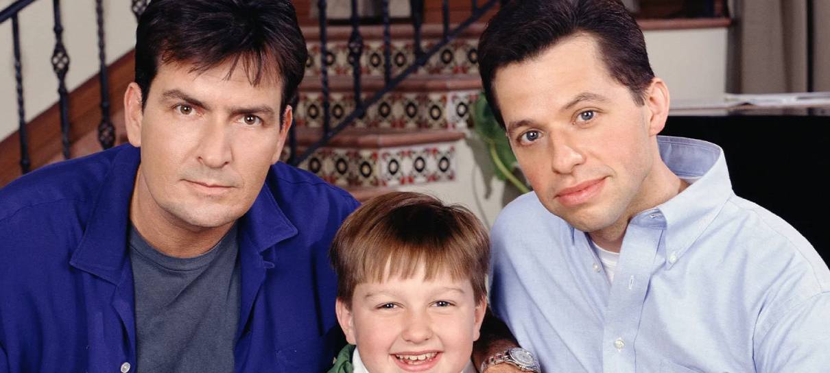 Astro de Two and a Half Men descarta reencontro com Charlie Sheen