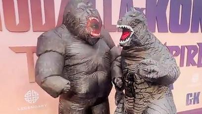 Godzilla e Kong infláveis roubam a cena em evento de O Novo Império