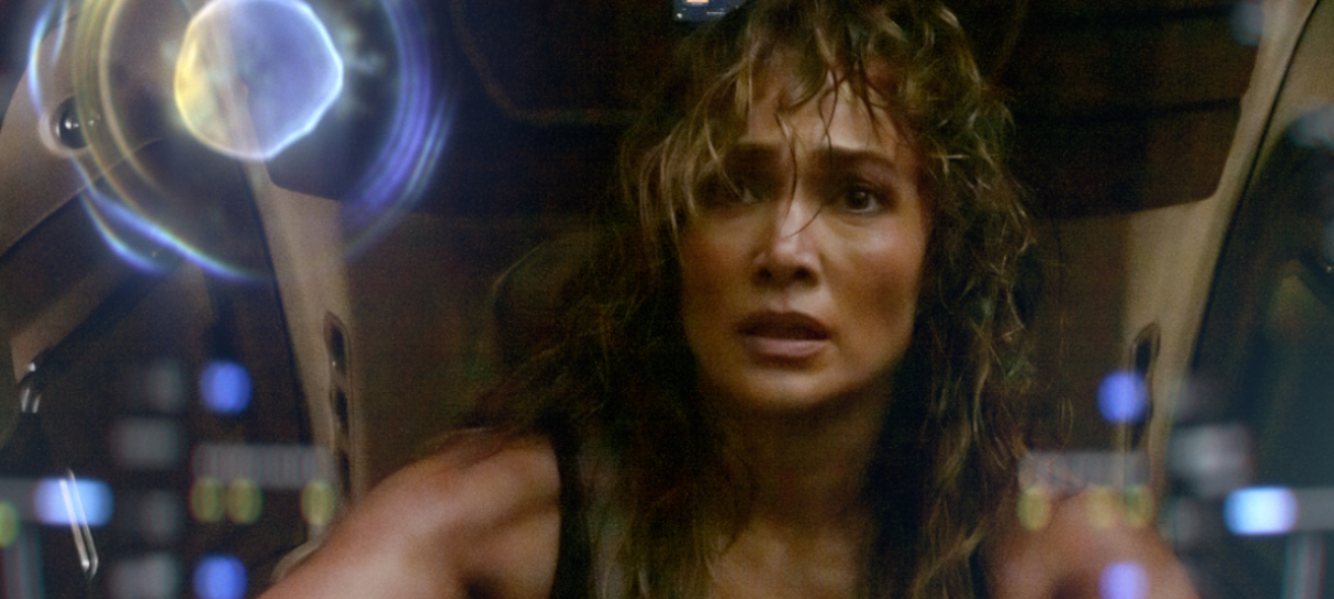 Jennifez Lopez pilota robô gigante no trailer de Atlas, da Netflix
