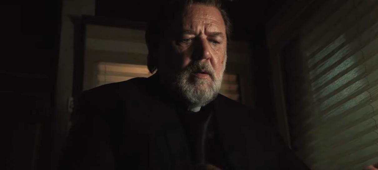 Russell Crowe volta como ator e exorcista em trailer de novo terror
