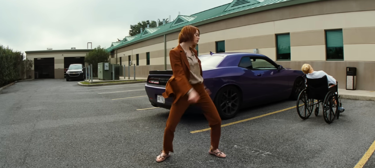Emma Stone manda passinho em teaser do novo filme de Yorgos Lanthimos