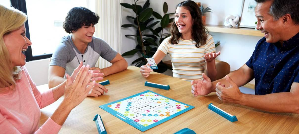 Mattel lança versão 2 em 1 do clássico Scrabble no Brasil