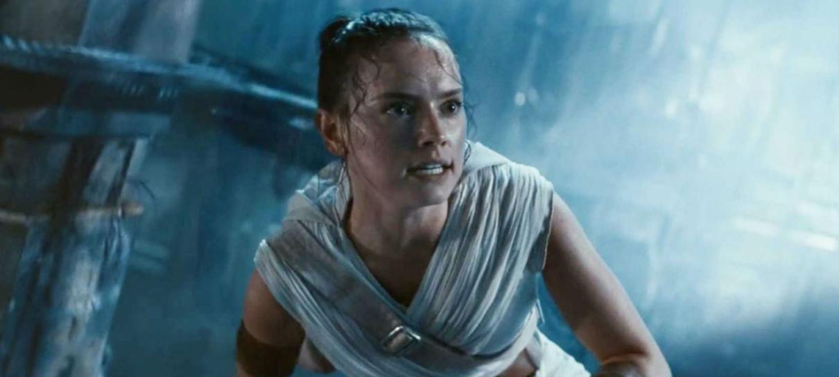 Daisy Ridley diz que voltar a Star Wars é um “desafio interessante”