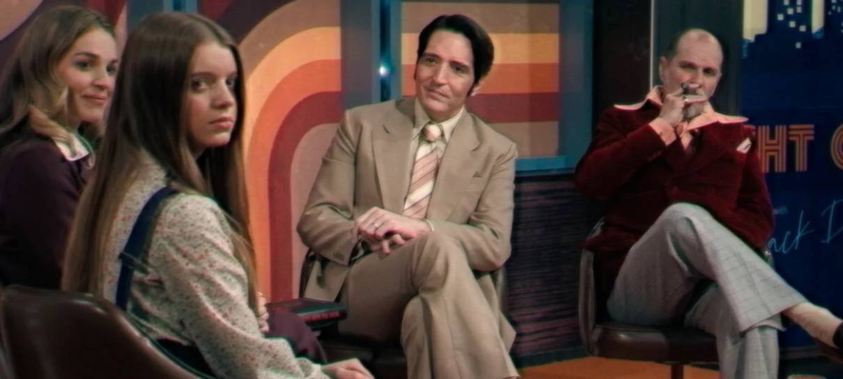 Entrevista com o Demônio confirma data no Brasil em trailer encapetado
